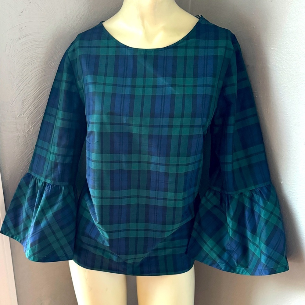 Vineyard Vines green plaid blouse with bell sleeves size 2